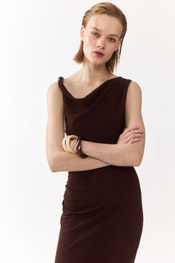 Vestido con escote drapeado y cuentas decorativas - H&m фото 2