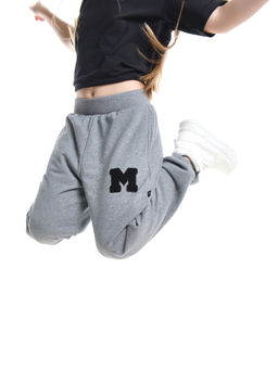 Брюки спортивные с эмблемой 22-7611 светло-серый меланж - Mini maxi фото 13