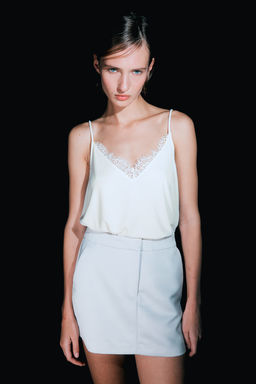 H&M+ Top con ribete de encaje