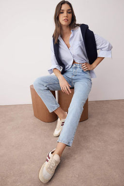 Mavi Yuksek Bel Comfort Yeni Mom Jeans TWOAW26JE00058 - Trendyolmilla фото 2