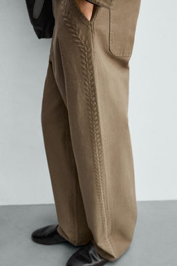 PANTAL?N STRAIGHT FIT BORDADOS / Tostado vigor? - Zara фото 6