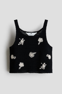 Top efecto crochet con detalles bordados
