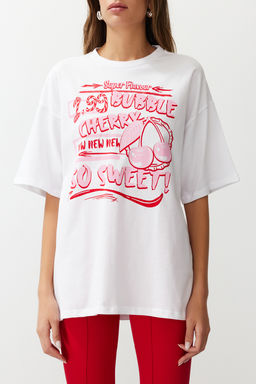 TRENDYOLMILLA Beyaz %100 Suprem Bask?l? Oversize/Rahat Kesim Orme T-Shirt TWOSS24TS00123