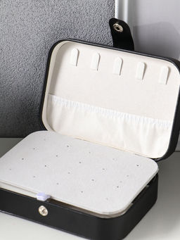 Шкатулка кожзам для украшений "Матовая гладь" чёрная 16,5х11,5х5,5 см