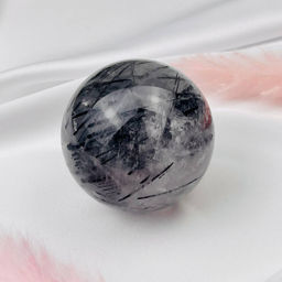 Шар из Кварца с включением Турмалина