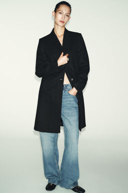 ABRIGO HOMBRERAS SOFT / Negro