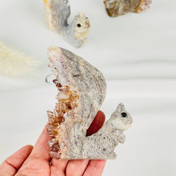 Белка из камня с друзами Горного Хрусталя