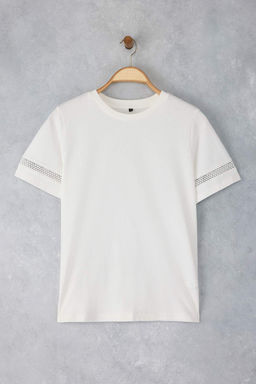 Beyaz Aksesuar Kal?n Pamuklu Detayl? Basic/Regular Kal?p Orme T-Shirt TWOSS24TS00048