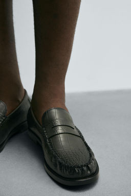CROCODILE EMBOSSED LOAFER - Zara фото 2