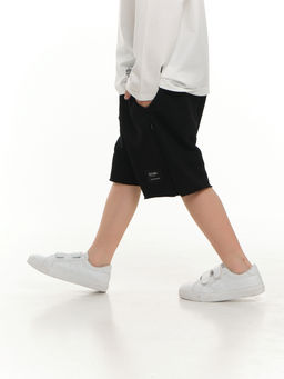 Шорты трикотажные с шевроном 22-6156 черный