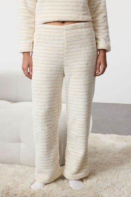 Trendyolmilla Ekru Cizgili Lurex Iplik Detayl? Wellsoft K?sl?k Orme Pijama Tak?m? THMAW25PT00070