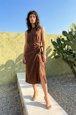 Kahverengi Duz Baglama Detayl? Midi Dokuma Elbise TWOSS25EL00777