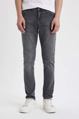 Джинсовые брюки скинни Carlo очень узкого кроя с нормальной талией и очень узкими штанинами