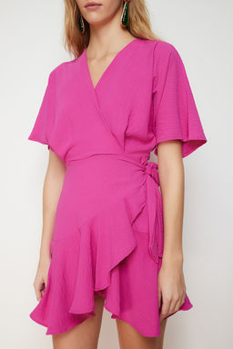 Pembe Kruvaze Etegi Volanl? Mini Dokuma Elbise TWOSS24EL00342 - Trendyolmilla фото 6