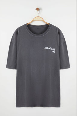 TRENDYOL MAN Buyuk Beden Antrasit Oversize/Genis Kesim Soluk Efektli Bask?l? %100 Pamuklu T-Shirt TMNSS25BF00014 - Trendyolmilla фото 3