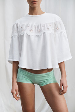 TOP CAPA BORDADOS / Blanco