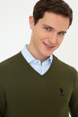 Мужской базовый свитер цвета хаки Неожиданная скидка в корзине