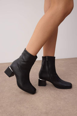 Trendyol Shoes Siyah Metal Aksesuarl? Fermuarl? Blok Topuklu Kad?n Bot TAKAW25BO00009 - Trendyolmilla фото 2