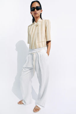 BLAZER CROPPED MANGA CORTA ZW COLLECTION / Crudo / Beige