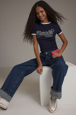 TRENDYOLMILLA Lacivert Renk Bloklu Slogan Bask?l? Crop Fitted/Vucuda Oturan Orme T-Shirt TWOSS25TS00035 фото 2