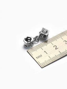 Цена за 5 шт. Шарм подвеска «Кубик», белый в серебре