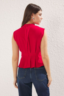 K?rm?z? Dokuma Bisiklet Yaka Kolsuz Bluz TWOAW23BZ00559