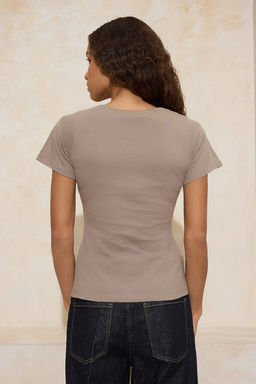 Vizon Relaxed/Rahat Kal?p Kay?k Yaka K?sa Kollu %100 Pamuk Orme T-Shirt TWOSS26TS00004