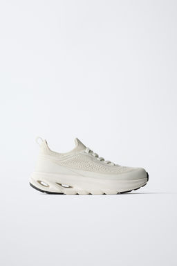 TRAINERS WITH SOLE DETAIL