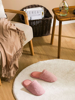 Pel?? Kad?n Ev Terli?i