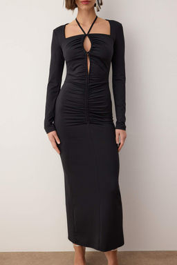 Siyah Vucuda Oturan Boyundan Baglama Detayl? Maxi Abiye Gece Mezuniyet Elbisesi TPRAW26EL00103/Siyah - Trendyolmilla фото 3