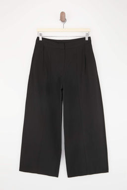 Trendyolmilla Wardrobe Essentials Siyah Pili Detayl? Wide Leg Pantolon | TWOSS26PL00071