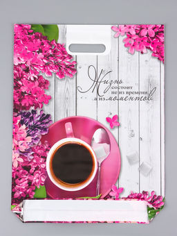 Цена за 25 шт. Пакет подарочный Ветка сирени, полиэтиленовый с вырубной ручкой, 38?47 см, 60 мкм