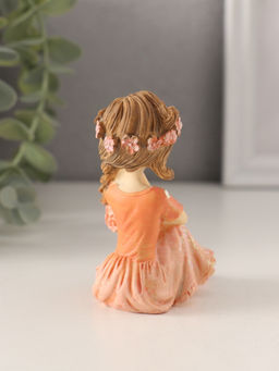 Фигурка полистоун Девочка с пышной косой, с букетиком, персиковый, 7?4.5?8.5 см