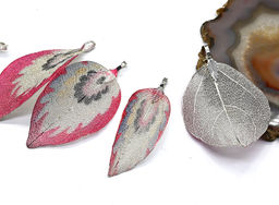 Подвеска Лист 20*60мм цв.малиновый