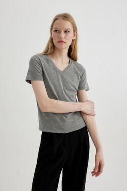 Slim Fit Dar Kesim V Yaka Ribana Basic Duz %100 Pamuk K?sa Kollu Tisort