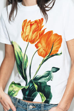 CAMISETA ESTAMPADO FLORES / Blanco