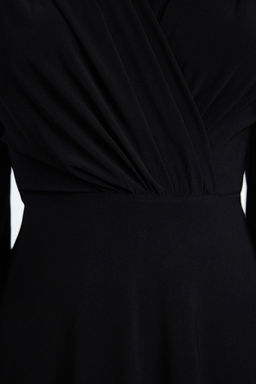 TRENDYOLMILLA Siyah Duz Maxi Kruvaze Detayl? A-line/Can Ac?lan Melek Kol Orme Elbise TWOAW25EL00098  фото 4