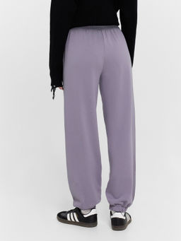 Брюки джоггеры женские серые с обработкой эйсид ACID WASH серый 182531 - Mark formelle фото 4