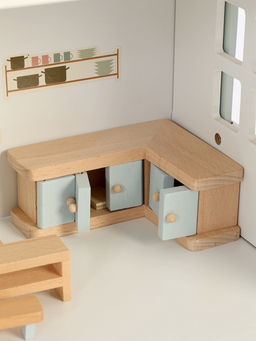 Кукольный домик с мебелью