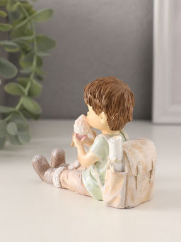 Фигурка полистоун «Мальчишка с рюкзаком и щенком, ест мороженое», 9.5×5×8.5 см