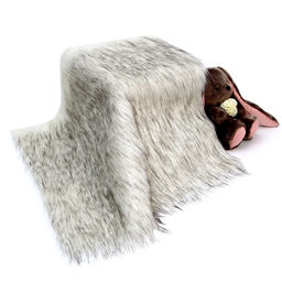 Цена за 54 шт. Ткань для рукоделия и шитья, мех длинноворсовой на трикотажной основе, ширина 155 см, бело-серая