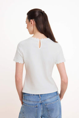 Ekru Regular/Normal Kal?p K?sa Kollu Aksesuar Detayl? %100 Pamuk Orme T-shirt TWOSS26TS00075 - Trendyolmilla фото 4
