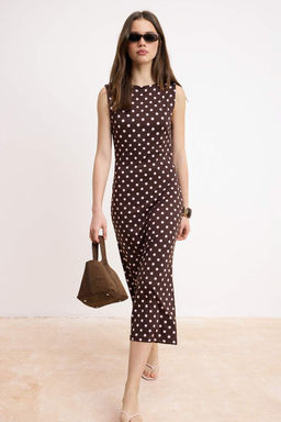 Kahverengi Puantiyeli Bodycon Kay?k Yaka Kolsuz Maxi Esnek Orme Elbise TWOSS26EL00200