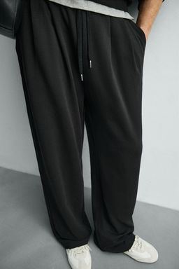 PANTAL?N JOGGER PLIEGUES SOFT / Negro