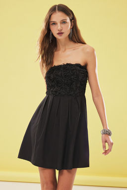 TRENDYOLMILLA Siyah 3 Boyutlu Gul Detayl? Mini S?k Elbise TPRSS25EL00129