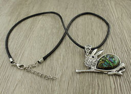 Кулон "Кролик" перламутр гелиотис