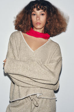 RUSTIC SWEATSHIRT WITH V-NECK - Zara фото 4
