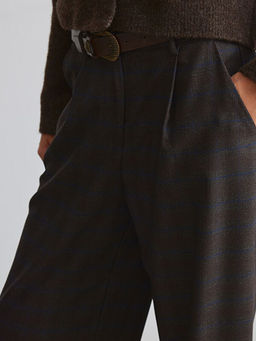 Standart Fit Ekose Kad?n Pileli Pantolon