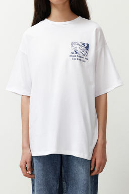 Beyaz %100 Pamuk S?rt ve On Bask?l? Oversize/Rahat Kesim Orme T-Shirt TWOSS24TS00234