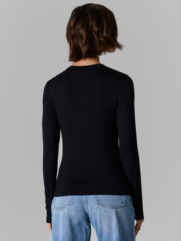 Джемпер женский черный прилегающего кроя - Mark formelle фото 3